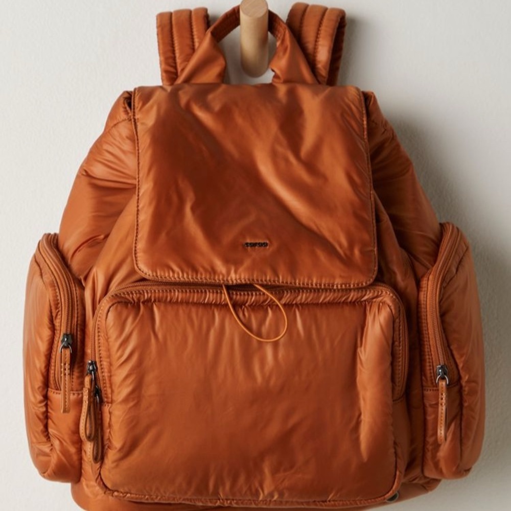 Caraa Cirrus Medium Travel Backpack - Color Clay